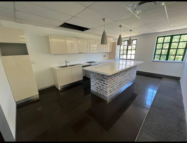 232M² OFFICE TO LET IN CLAREMONT